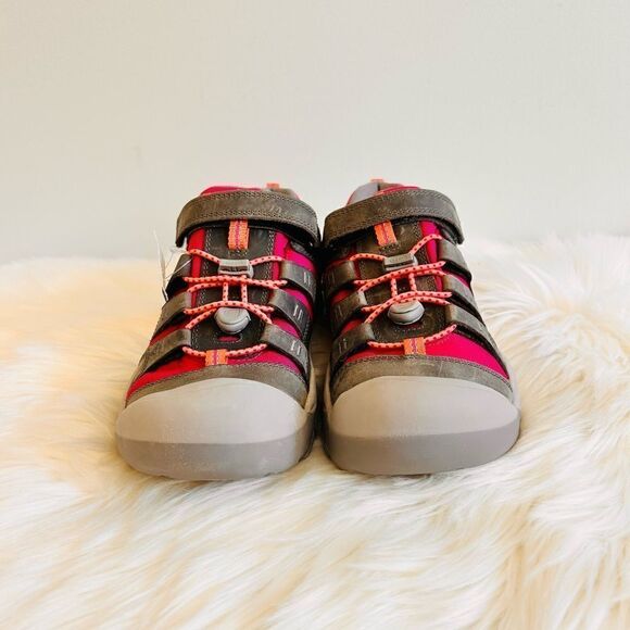 NWT KEEN Grey/Very Berry Newport Shoes! - Picture 5 of 6